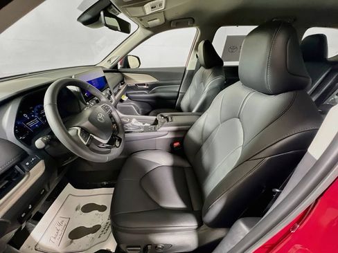 Certified 2025 Toyota Grand Highlander AWD image 17