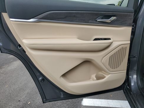 Used 2025 Jeep Grand Cherokee L Limited image 11