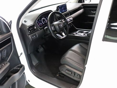 Used 2023 Honda Pilot Touring image 17