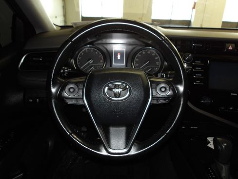 Used 2020 Toyota Camry SE w/ Convenience Package FWD image 14