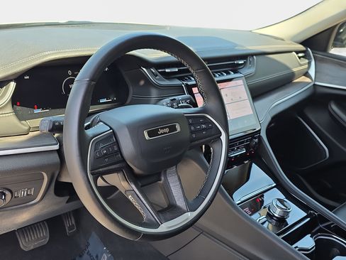 Used 2022 Jeep Grand Cherokee Limited AWD/4WD image 14