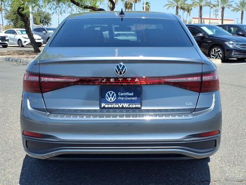 Used 2025 Volkswagen Jetta SE FWD image 6