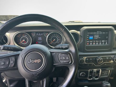 Used 2022 Jeep Gladiator Sport AWD/4WD image 16