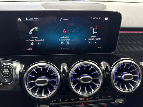 Used 2020 Mercedes-Benz GLB 250 4MATIC w/ Premium Package image 25