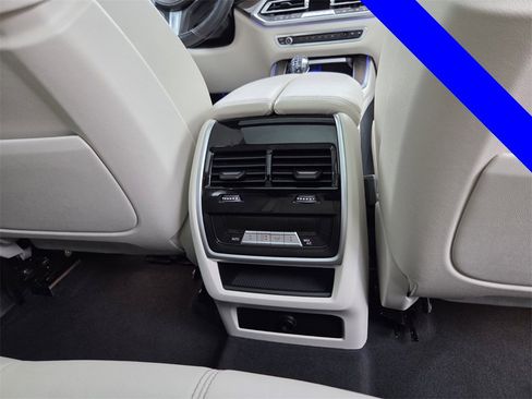 Used 2022 BMW X5 xDrive40i w/ M Sport Package image 24