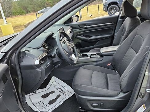 Used 2023 Nissan Altima 2.5 SV image 6