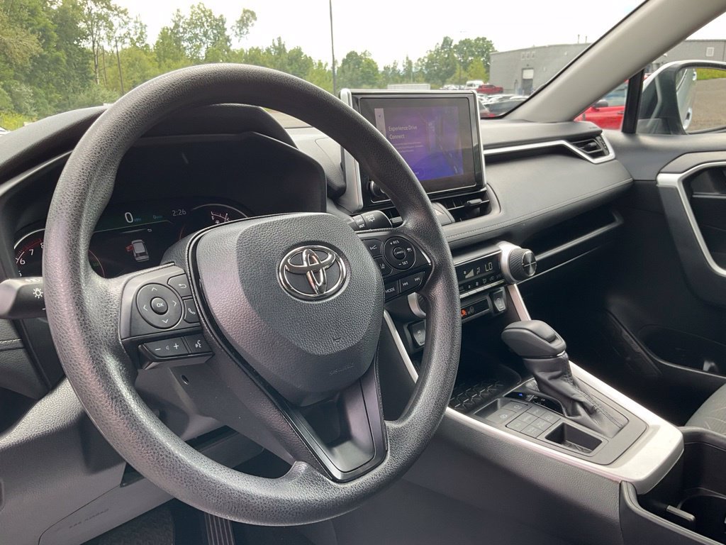 Used 2025 Toyota RAV4 XLE AWD/4WD image 19