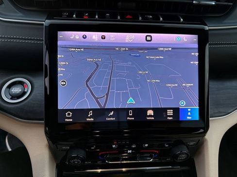 New 2025 Jeep Grand Cherokee Limited w/ Luxury Tech Group II AWD/4WD image 24