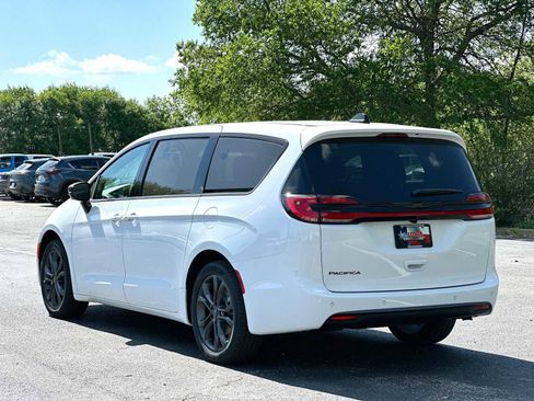 New 2026 Chrysler Pacifica Select image 13