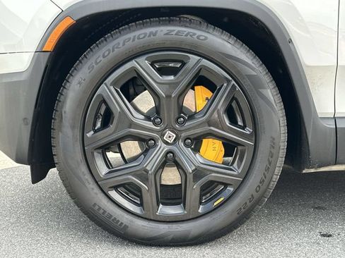 Used 2024 Rivian R1S Adventure AWD/4WD image 40