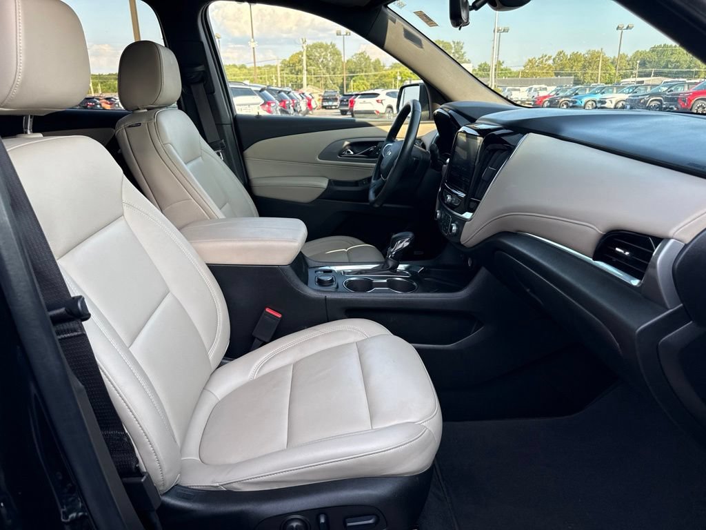 Used 2023 Chevrolet Traverse LT w/ LT Premium Package AWD/4WD image 11