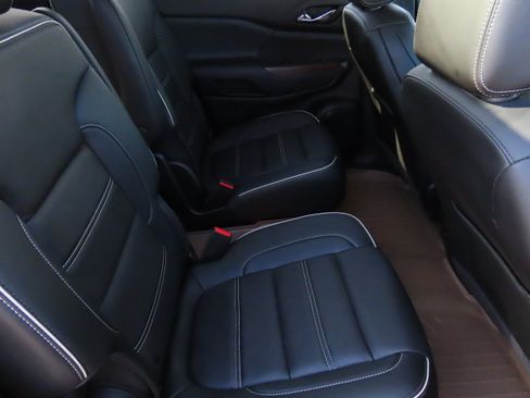 Used 2023 GMC Acadia Denali image 13