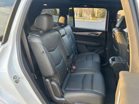 Used 2025 Cadillac XT6 Luxury image 46