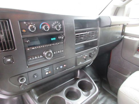 Used 2019 GMC Savana 3500 w/ Driver Convenience Package image 33