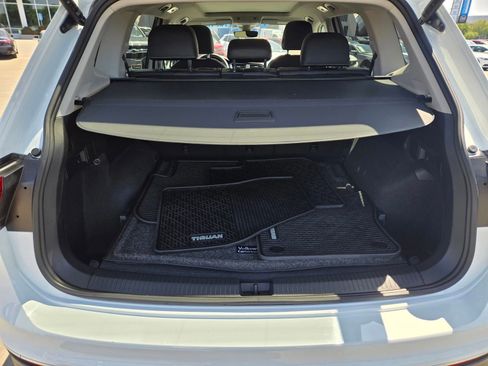 Used 2024 Volkswagen Tiguan SE w/ Panoramic Sunroof Package AWD/4WD image 10