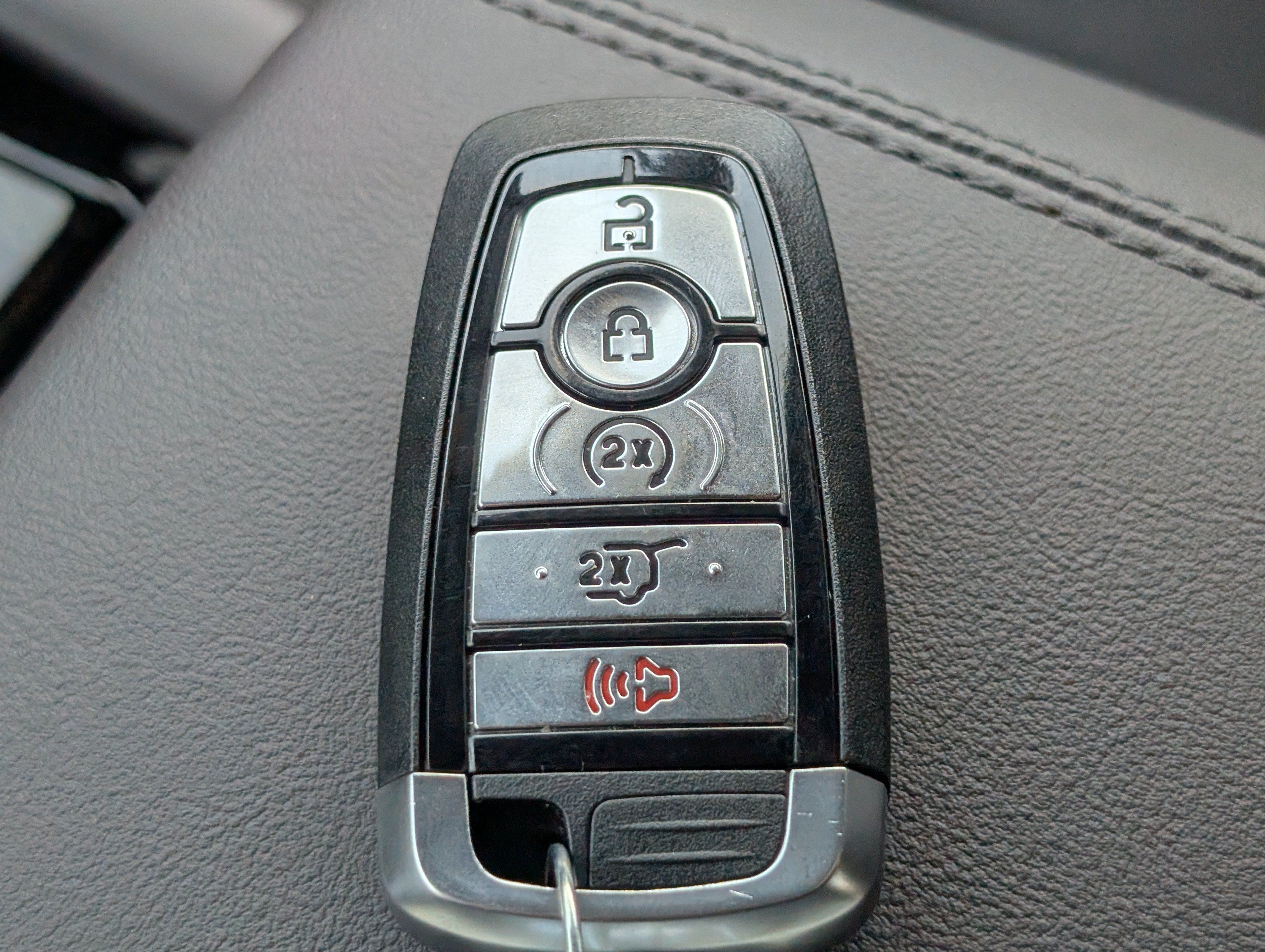 Used 2026 Ford Explorer Platinum RWD image 31