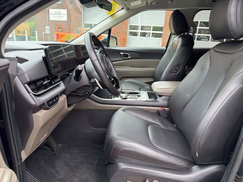 Certified 2025 Kia Carnival EX FWD image 14