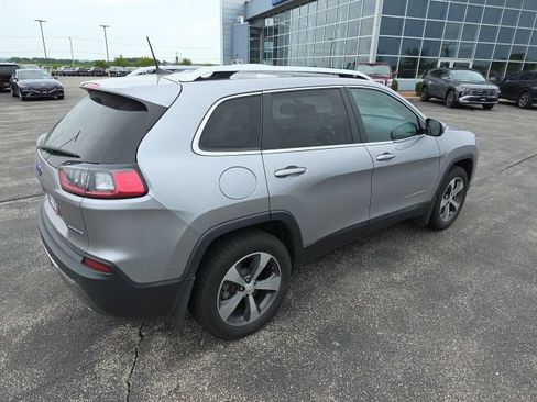 Used 2019 Jeep Cherokee Limited w/ Trailer Tow Group AWD/4WD image 12
