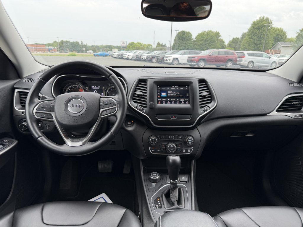 Used 2019 Jeep Cherokee Latitude Plus w/ Comfort/Convenience Group AWD/4WD image 17