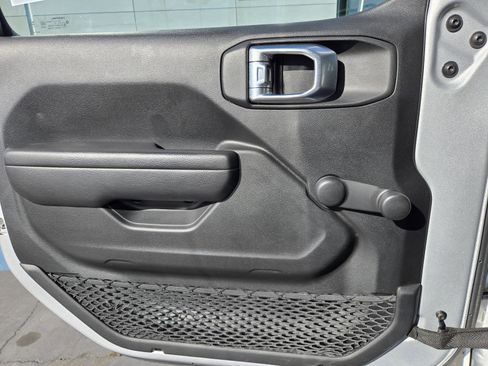 Certified 2023 Jeep Gladiator Sport image 21