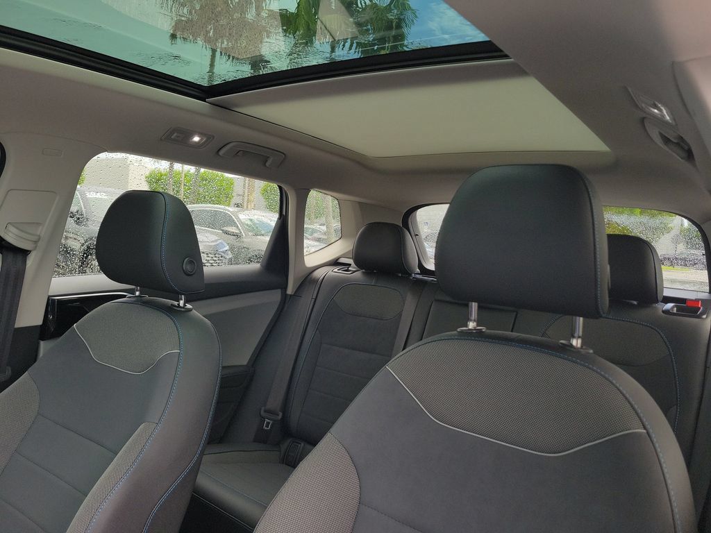 Used 2024 Volkswagen Taos SE FWD image 16
