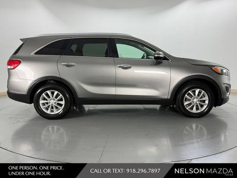 Used 2016 Kia Sorento FWD w/ LX Convenience Package image 5