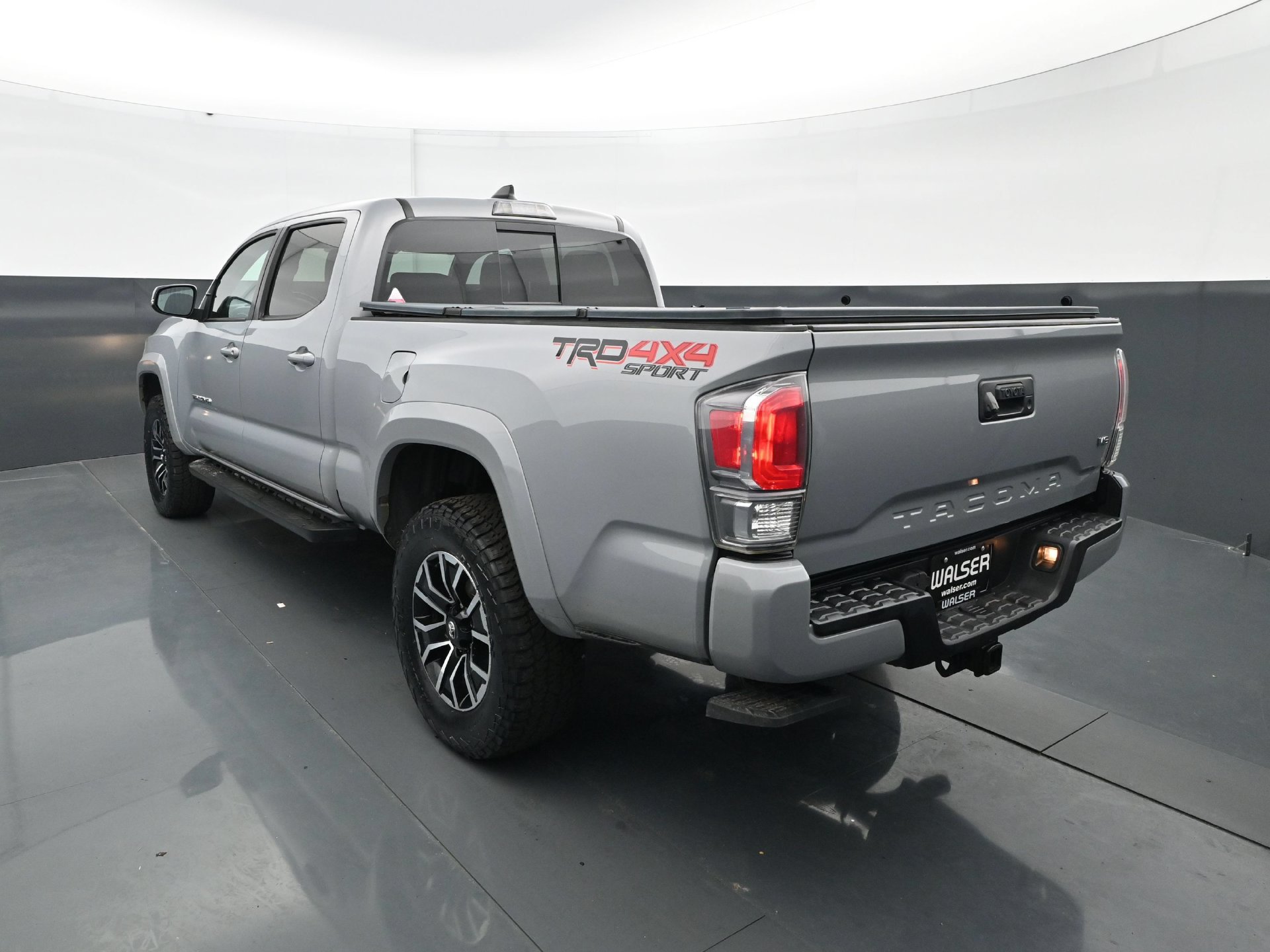 Used 2020 Toyota Tacoma TRD Sport AWD/4WD image 5