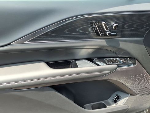 Certified 2024 Cadillac Lyriq Luxury AWD/4WD image 18