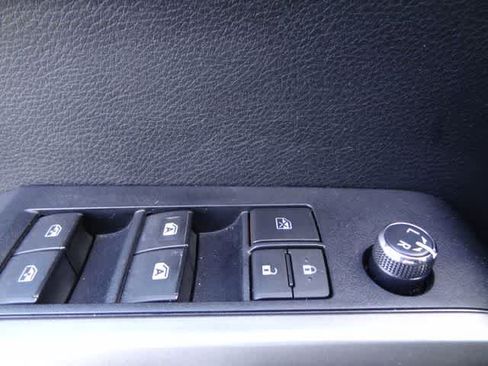Used 2016 Toyota Tacoma Limited AWD/4WD image 17