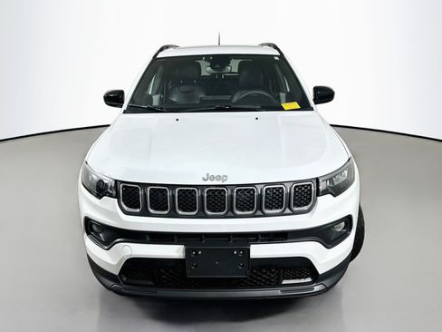Used 2023 Jeep Compass Latitude w/ Sun and Sound Group AWD/4WD image 2