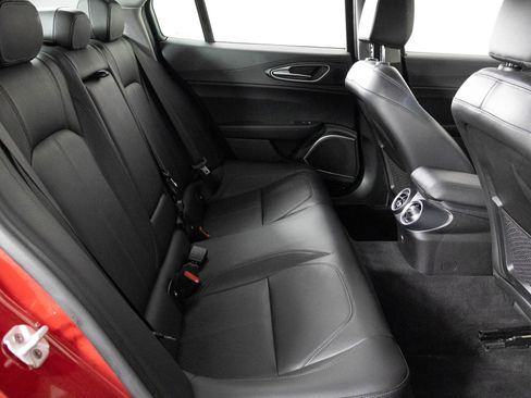 Used 2018 Alfa Romeo Giulia Base w/ Nero Edizione image 39