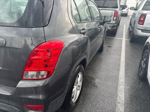Used 2019 Chevrolet Trax LS FWD image 4