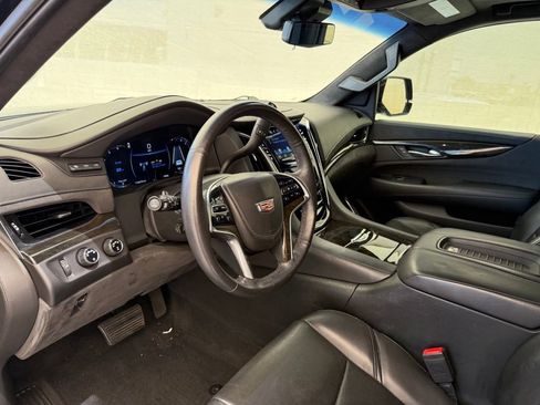 Used 2018 Cadillac Escalade Platinum AWD/4WD image 14