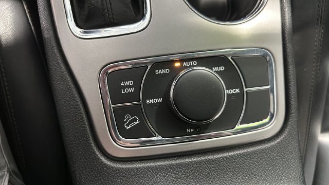 Used 2020 Jeep Grand Cherokee Limited AWD/4WD image 23