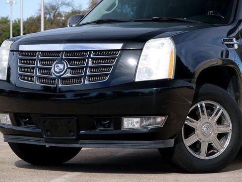 Used 2007 Cadillac Escalade 2WD w/ Information Package image 10