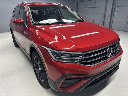Used 2024 Volkswagen Tiguan SE AWD/4WD image 9