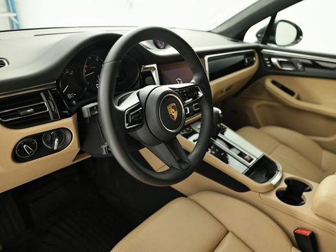 Certified 2026 Porsche Macan AWD/4WD image 4
