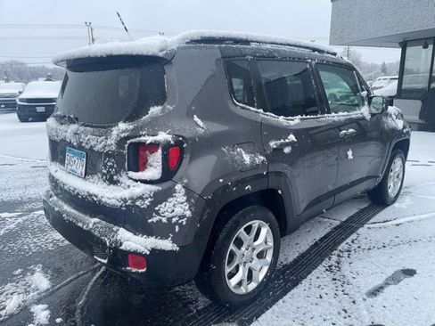 Used 2016 Jeep Renegade Latitude image 10