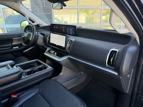 Used 2025 Ford Expedition Platinum AWD/4WD image 49