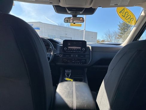 Used 2024 Nissan Pathfinder S image 29