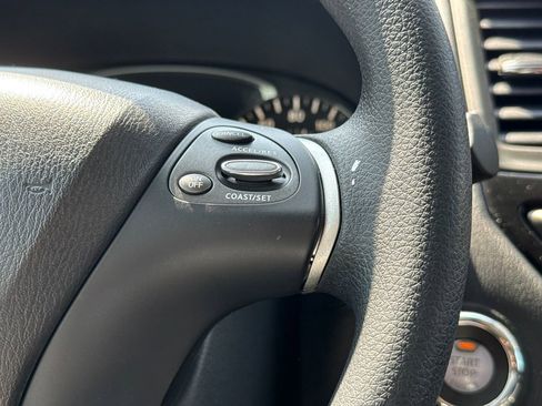 Used 2020 Nissan Pathfinder S FWD image 27