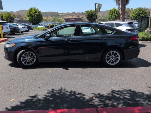 Used 2020 Ford Fusion SE FWD image 4