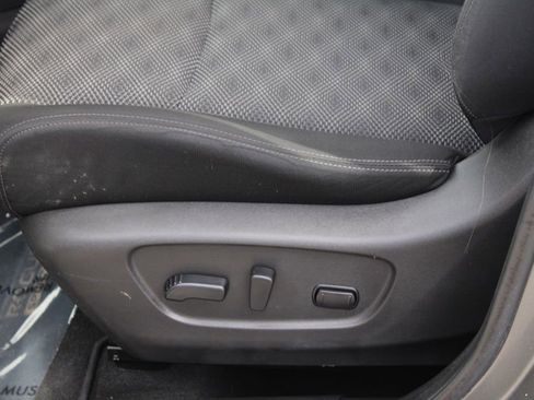 Used 2018 Nissan Rogue Sport SV image 17