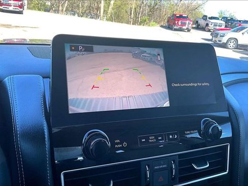 Used 2022 Nissan Armada SV w/ SV Appearance Package image 14