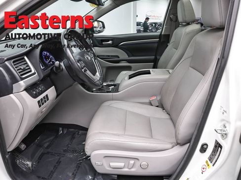 Used 2017 Toyota Highlander Limited Platinum AWD/4WD image 14