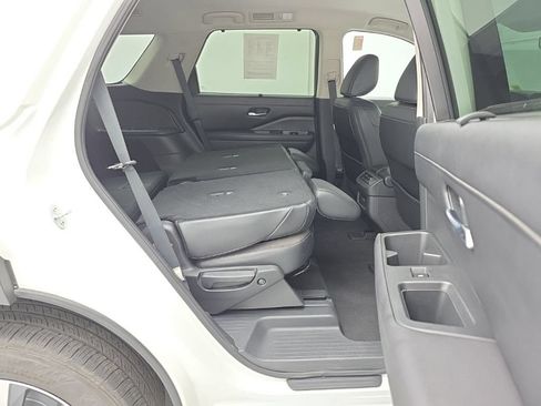 Used 2024 Nissan Pathfinder SL AWD/4WD image 44