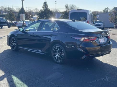 Used 2024 Toyota Camry SE image 4