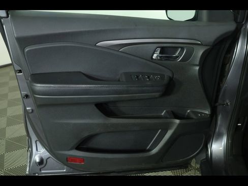 Used 2017 Honda Pilot EX-L image 17