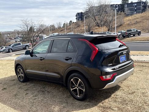 Used 2023 Kia Niro EX image 5