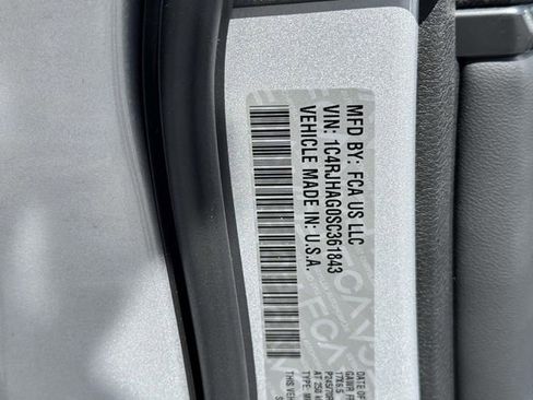 New 2025 Jeep Grand Cherokee Laredo w/ Luxury Tech Group I AWD/4WD image 25